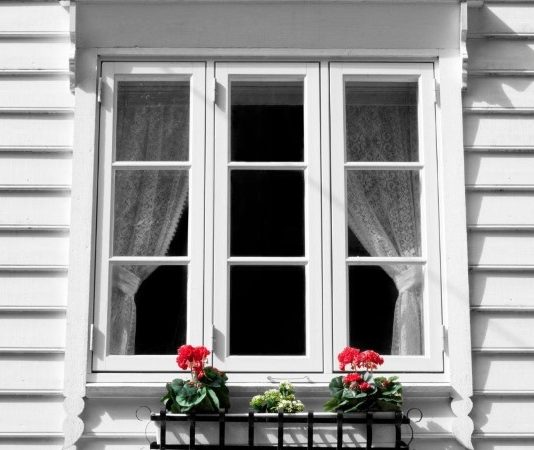 שדרוג לחלונות מבודדים עבודת מסגרות