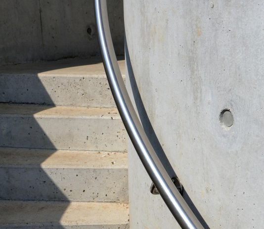 מעקה ברזל למדרגות חוץ מעקה ברזל למדרגות חוץ