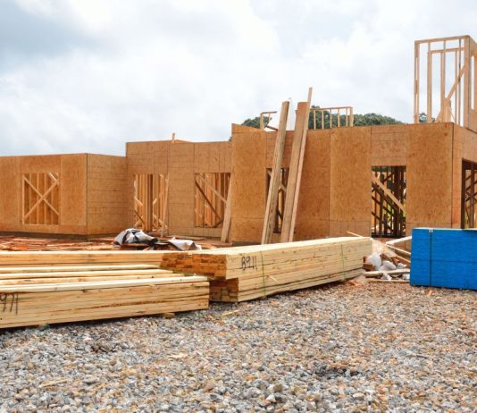 מדריך לרכישת מכונות נגרות וציוד לעיבוד עץ