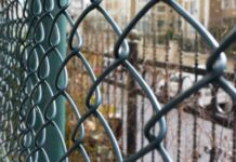 שערים וגדרות להבטחת מעברים בטוחים